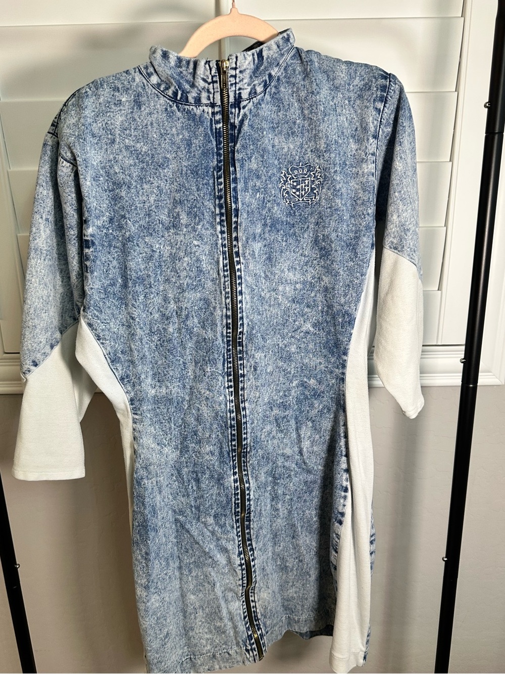 Women's Light Acid-Wash Blue Zip-Front Jean Jacket with Cream Side Panels